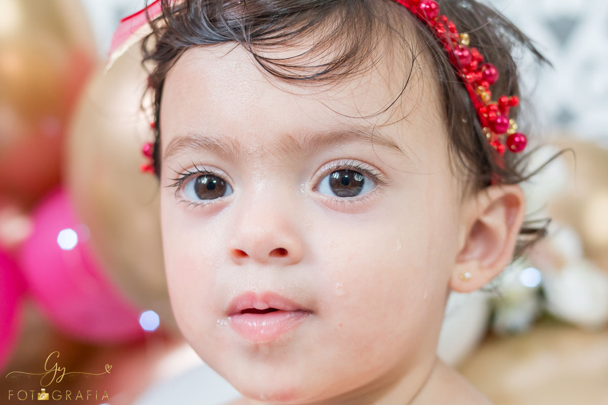Ensaio Smash the Fruit da Alice. Fotografo em Londrina especializado em ensaios de bebês e crianças. Momento registrado pela fotografa Giscellayne - Gy Fotografia.