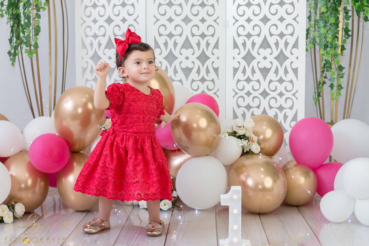 Ensaio Smash the Fruit da Alice. Fotografo em Londrina especializado em ensaios de bebês e crianças. Momento registrado pela fotografa Giscellayne - Gy Fotografia.
