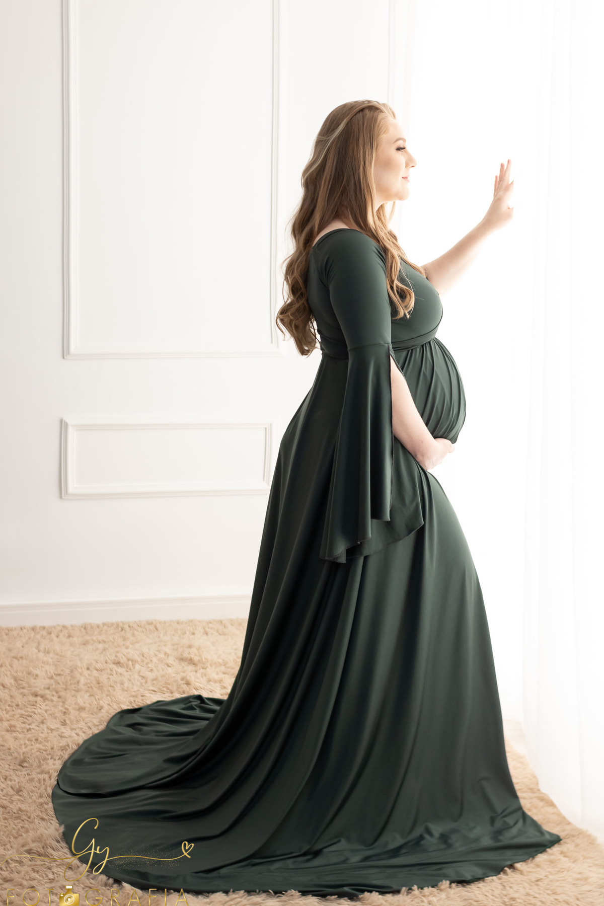 Ensaio de gestante em estudio. Fotografa especializada em ensaio gestante. Momento registrado pela fotografa Giscellayne - Gy Fotografia.
Fotografo em Londrina.