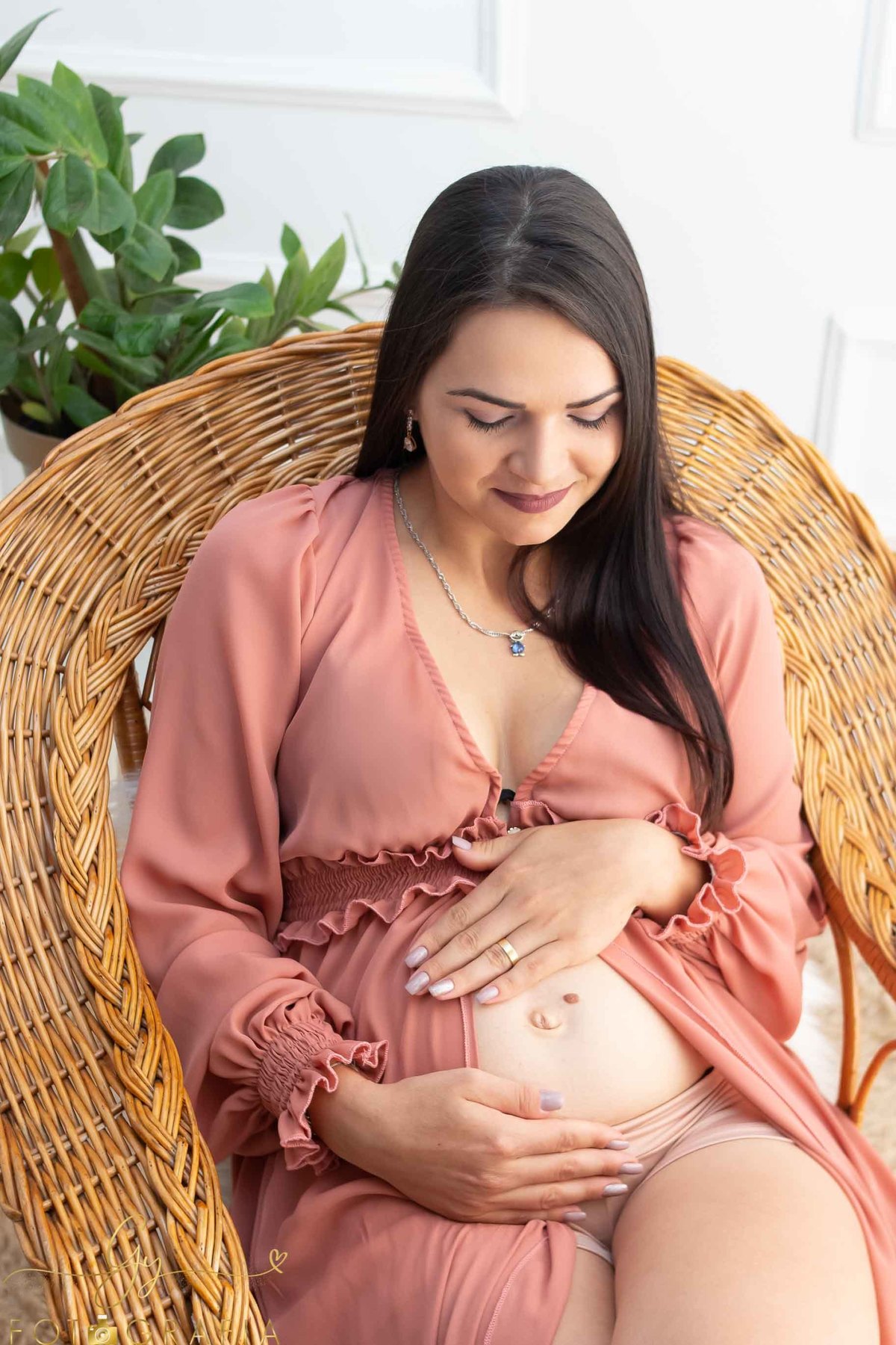 Acompanhamento ensaio de gestante. Fotografo especializado em gestante . Momento registrado pela fotografa Giscellayne - Gy Fotografia. Fotografo em Londrina.