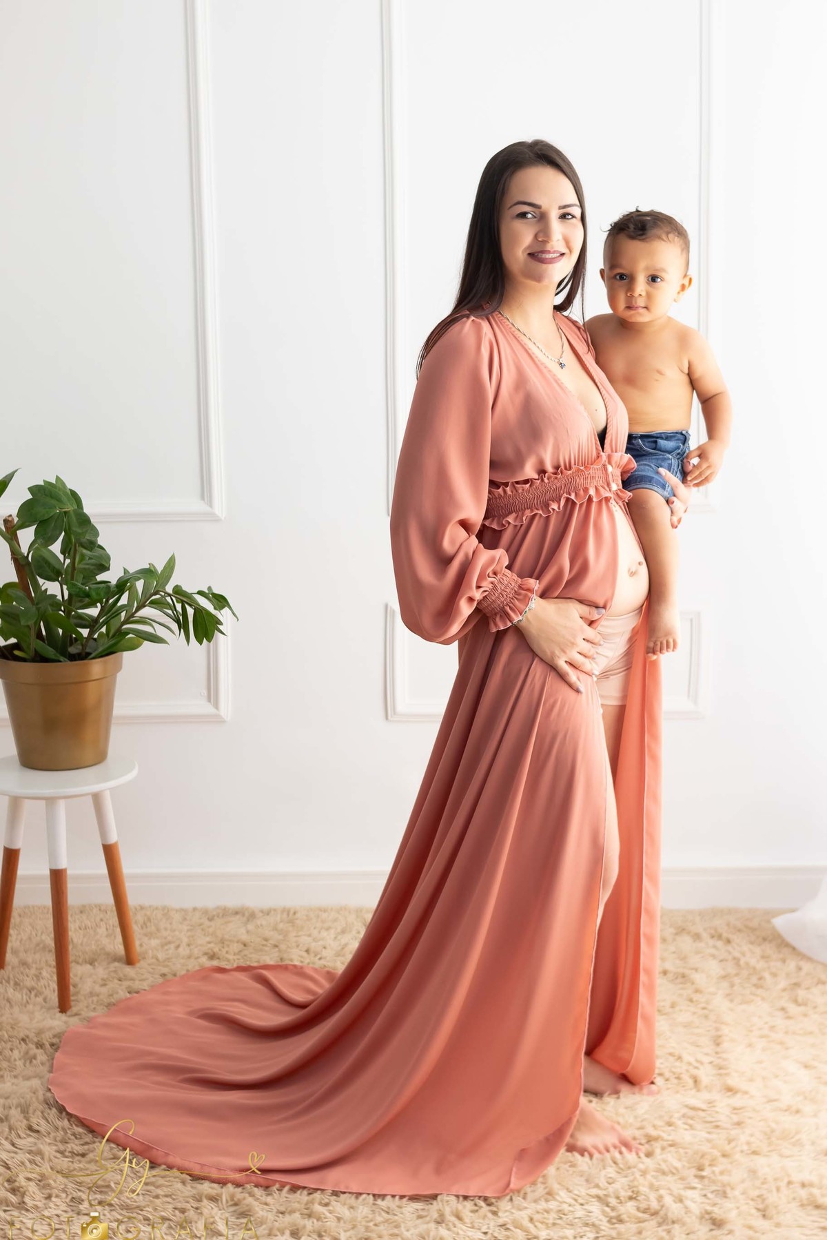 Acompanhamento ensaio de gestante. Fotografo especializado em gestante . Momento registrado pela fotografa Giscellayne - Gy Fotografia. Fotografo em Londrina.