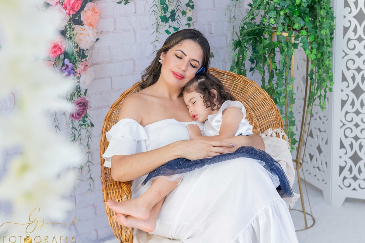 Mamãe anja! Asa de anjo dispoível para sessão de fotos. Mini ensaio de dia das mães, fotografo em Londrina especializado em ensaios de gestantes, bebes e crianças. Momento registrado pela fotografa Giscellayne | Gy fotografia