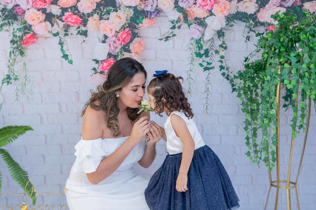 Mamãe anja! Asa de anjo dispoível para sessão de fotos. Mini ensaio de dia das mães, fotografo em Londrina especializado em ensaios de gestantes, bebes e crianças. Momento registrado pela fotografa Giscellayne | Gy fotografia