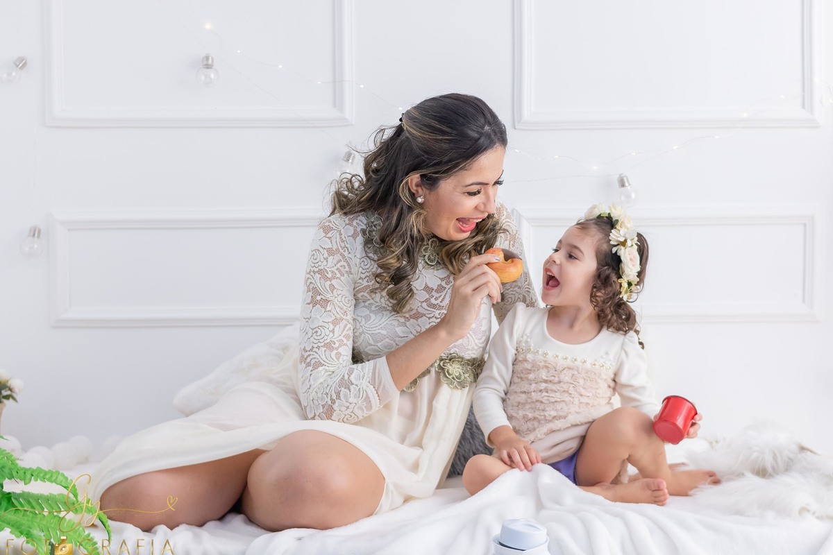 Mamãe anja! Asa de anjo dispoível para sessão de fotos. Mini ensaio de dia das mães, fotografo em Londrina especializado em ensaios de gestantes, bebes e crianças. Momento registrado pela fotografa Giscellayne | Gy fotografia
