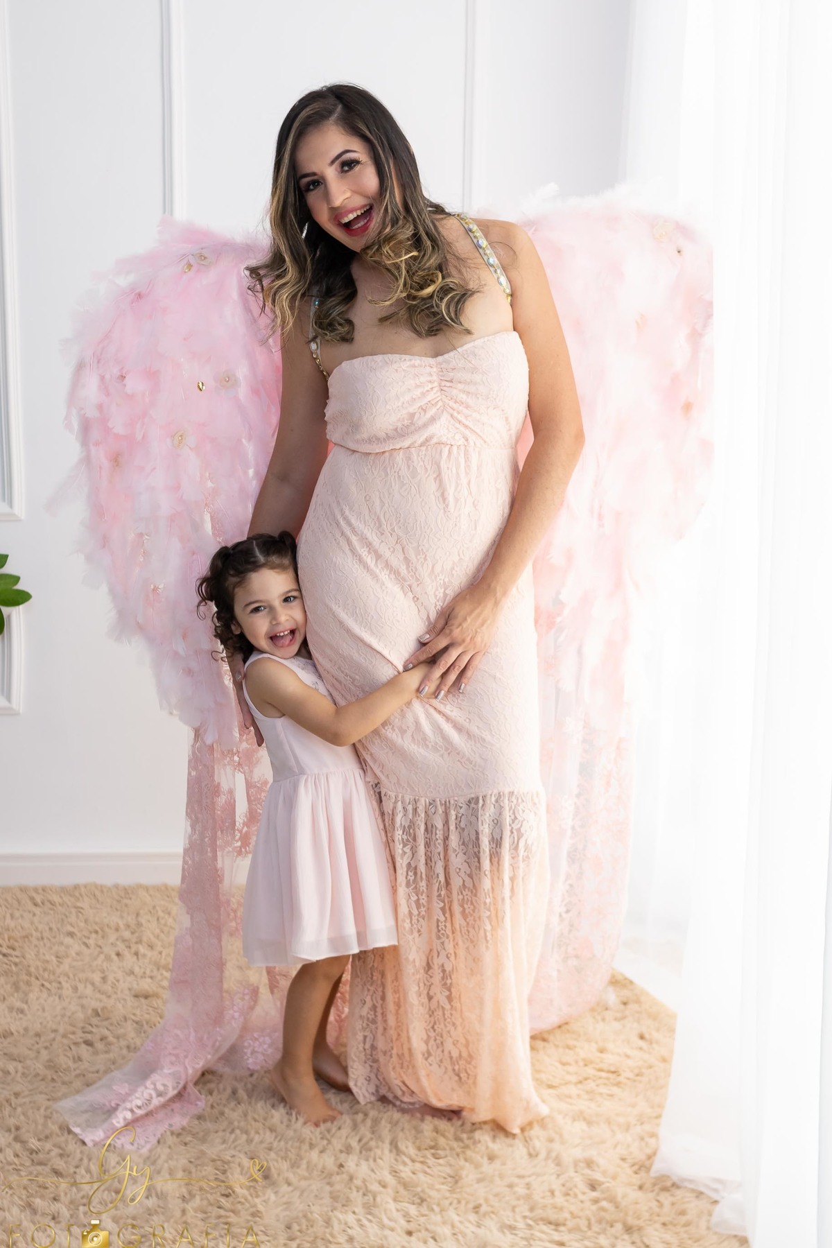 Mamãe anja! Asa de anjo dispoível para sessão de fotos. Mini ensaio de dia das mães, fotografo em Londrina especializado em ensaios de gestantes, bebes e crianças. Momento registrado pela fotografa Giscellayne | Gy fotografia