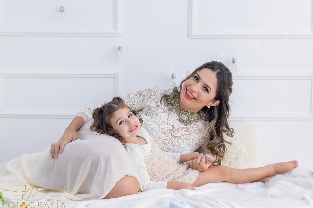 Mamãe anja! Asa de anjo dispoível para sessão de fotos. Mini ensaio de dia das mães, fotografo em Londrina especializado em ensaios de gestantes, bebes e crianças. Momento registrado pela fotografa Giscellayne | Gy fotografia