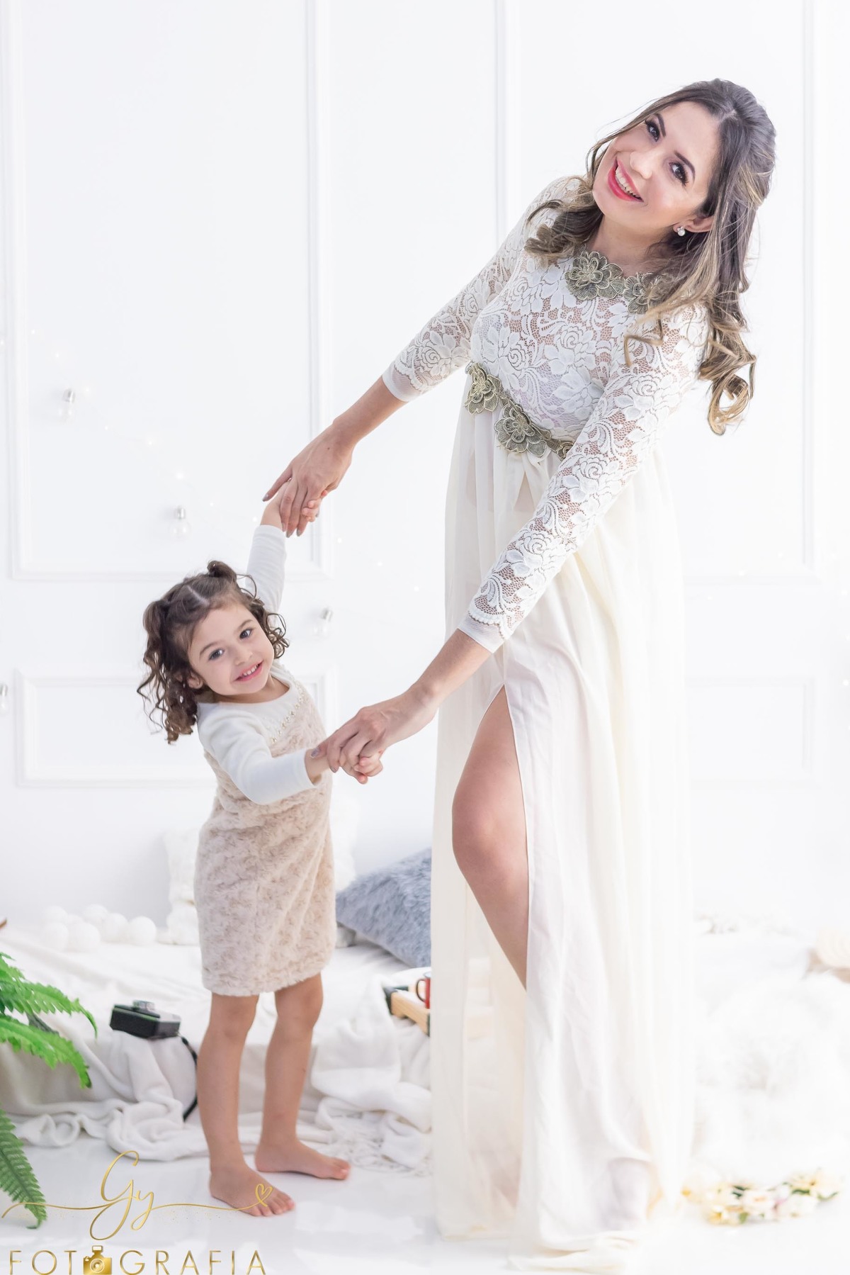 Mamãe anja! Asa de anjo dispoível para sessão de fotos. Mini ensaio de dia das mães, fotografo em Londrina especializado em ensaios de gestantes, bebes e crianças. Momento registrado pela fotografa Giscellayne | Gy fotografia