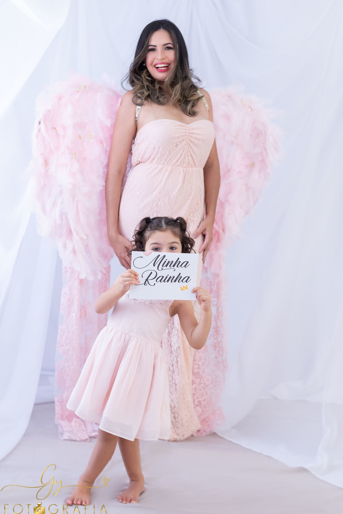 Mamãe anja! Asa de anjo dispoível para sessão de fotos. Mini ensaio de dia das mães, fotografo em Londrina especializado em ensaios de gestantes, bebes e crianças. Momento registrado pela fotografa Giscellayne | Gy fotografia