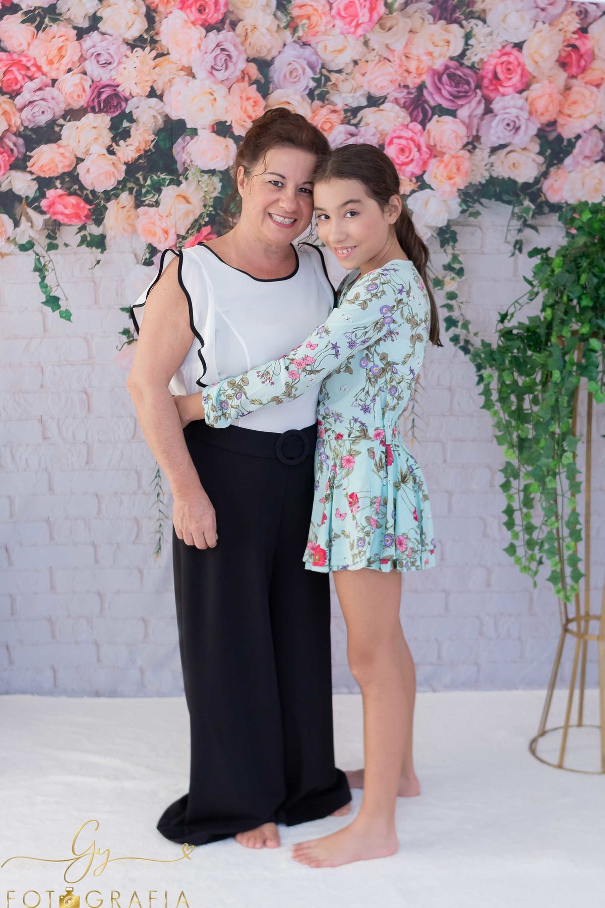 Ensaio dia das mães. Fotógrafo em Londrina especializado em gestantes e bebês. Momento registrado pela fotógrafa Giscellayne- Gy Fotografia.