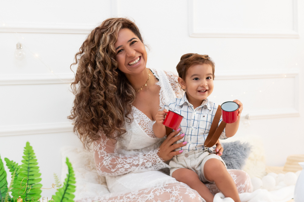 Ensaio de dia das mães. Fotógrafo em Londrina especializado em gestantes e bebês. Momento registrado pela fotógrafa Giscellayne- Gy Fotografia. 