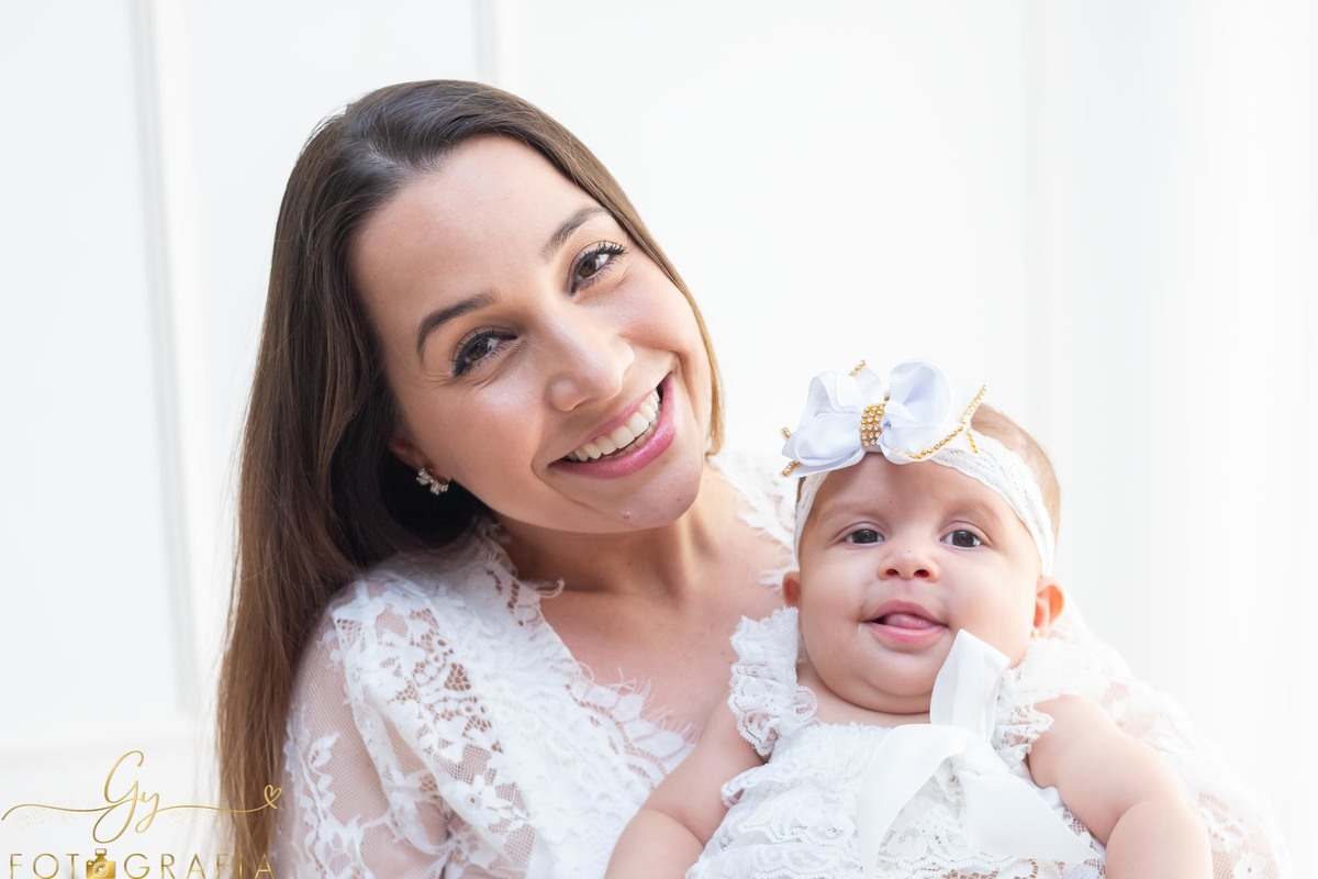 Ensaio de dia das mães. Fotógrafo em Londrina especializado em bebês e gestantes. Momento registrado pela fotógrafa Giscellayne - Gy Fotografia.