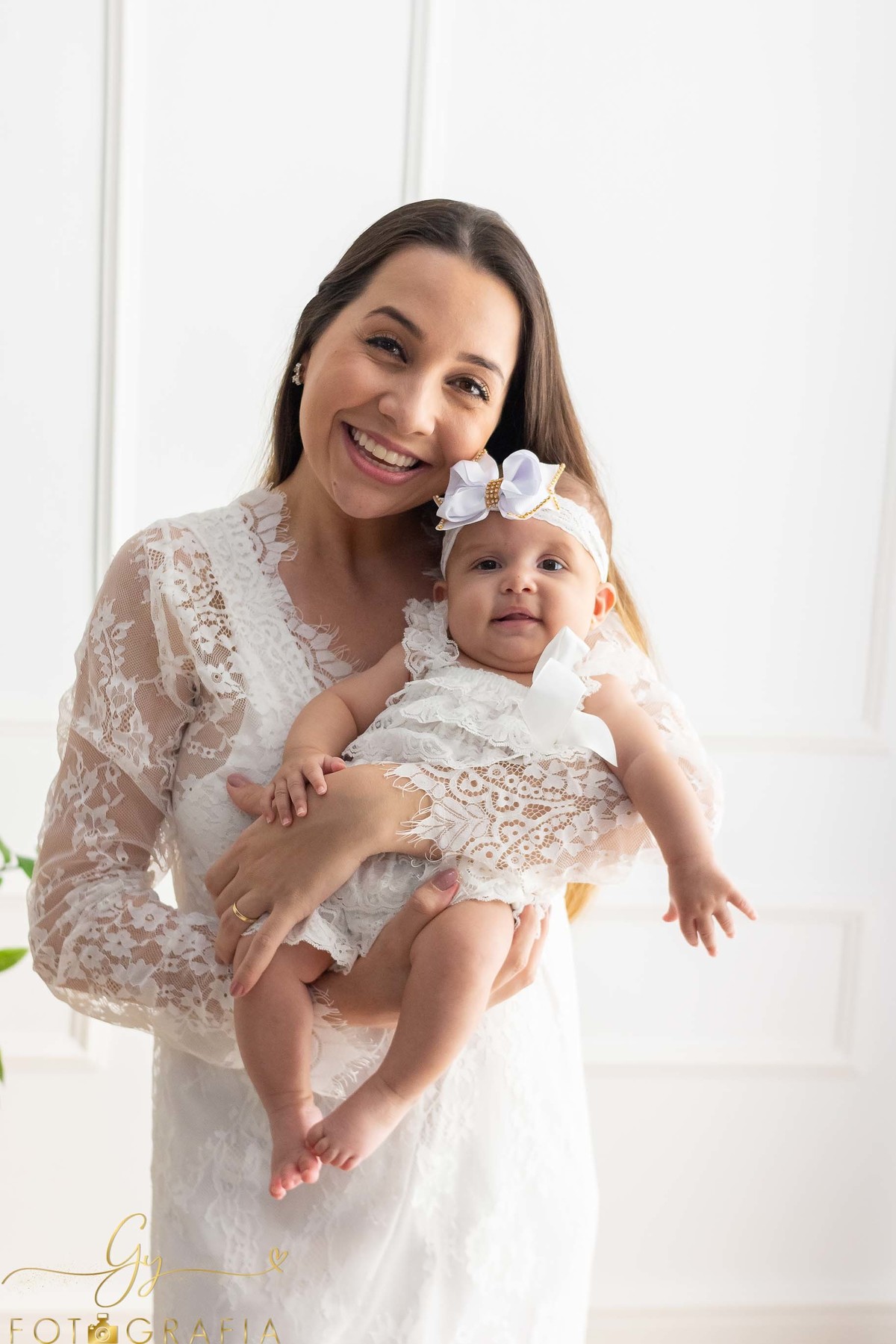 Ensaio de dia das mães. Fotógrafo em Londrina especializado em bebês e gestantes. Momento registrado pela fotógrafa Giscellayne - Gy Fotografia.