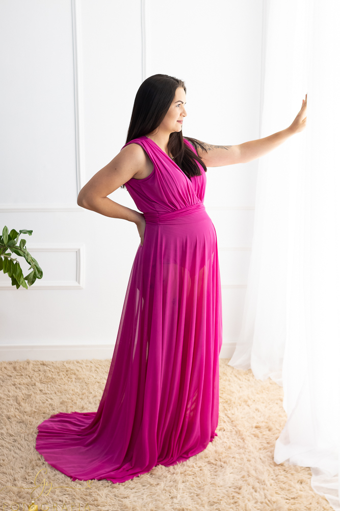 Ensaio de gestante em estúdio, looks inclusos. Fotografo em Londrina especializado em ensaios de gestantes. Momento registrado pela fotografa Giscellayne - Gy fotografia.