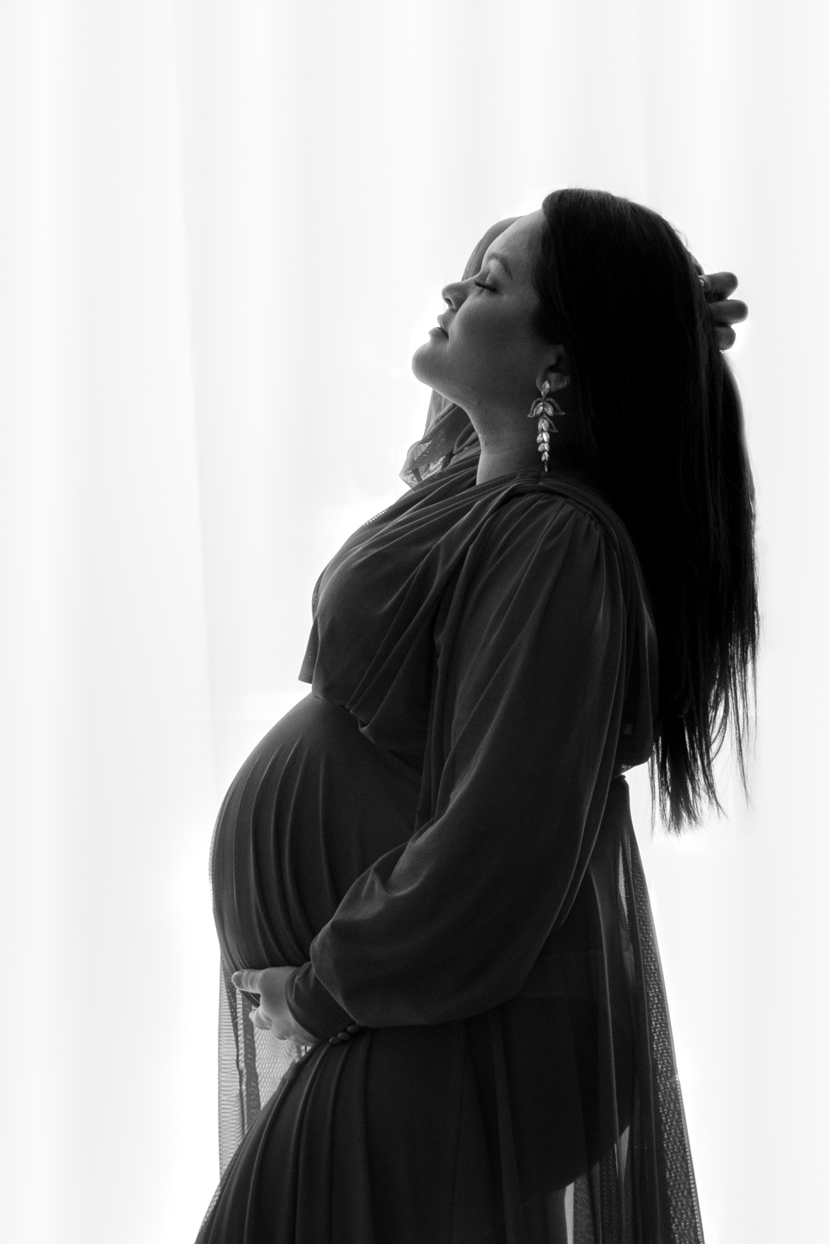 Ensaio de gestante em estúdio em Londrina. Gravida Mariely. Momento registrado pela fotografa Giscellayne | Gy Fotografia. Fotografo em Londrina especializado em ensaios de gestantes.