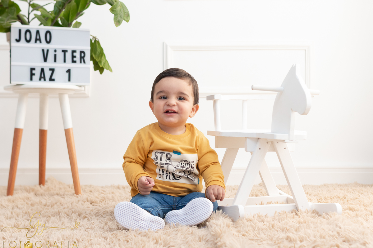 Ensaio smash the cake com sessão em familia no estudio. Fotografo em Londrina especializado em ensaios de bebês e crianças. Momento registrado pela fotografa Gicellayne - Gy fotografia