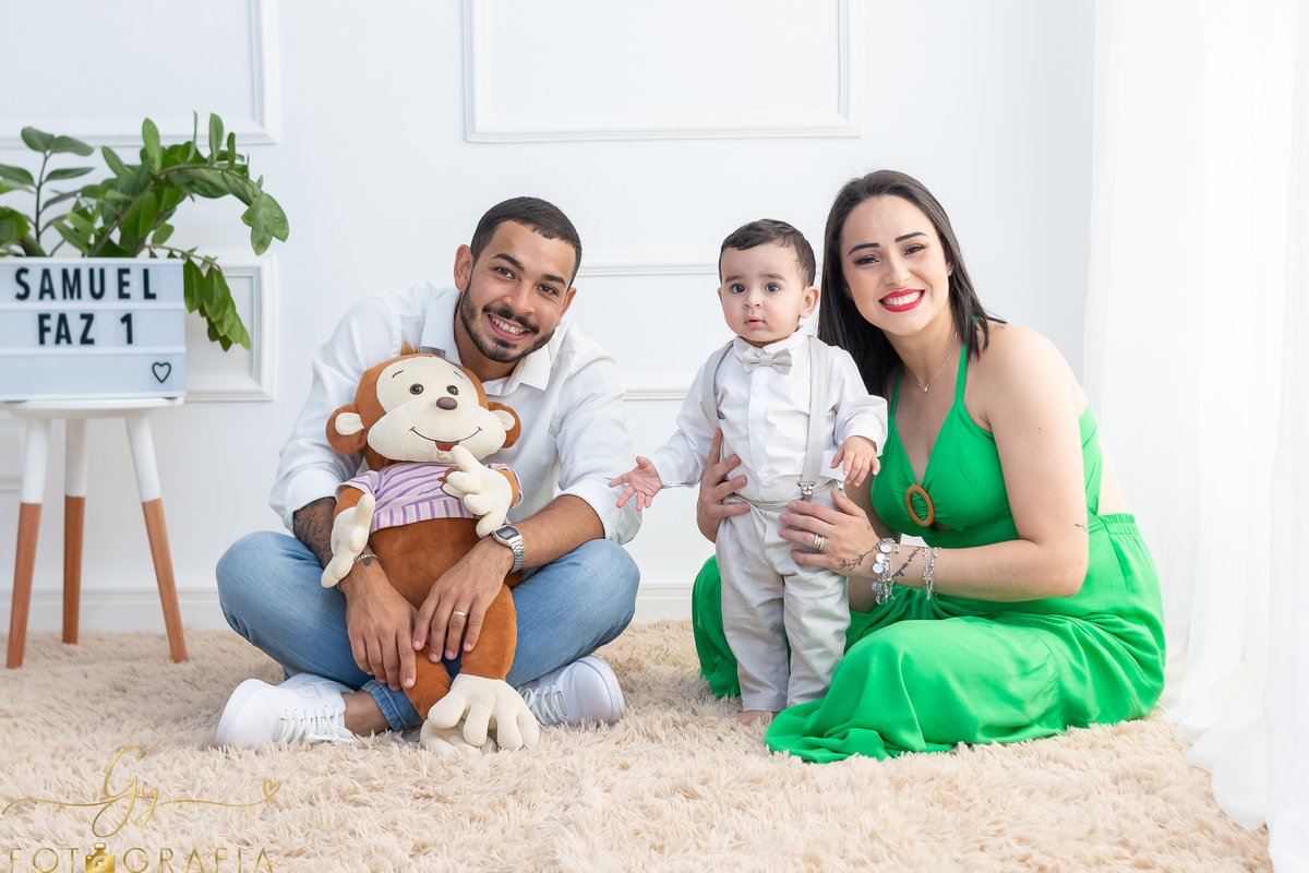 Ensaio Smash the cake e familia em estúdio. Fotógrafo em Londrina especializado em ensaios de bebês e crianças. Momento registrado pela fotógrafa Giscllayne - Gy Fotografia.