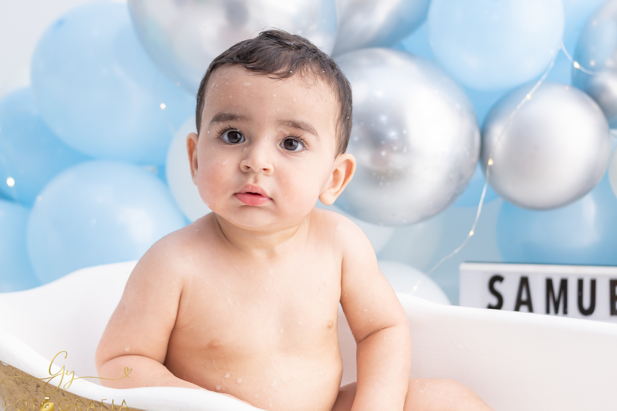 Ensaio Smash the cake e familia em estúdio. Fotógrafo em Londrina especializado em ensaios de bebês e crianças. Momento registrado pela fotógrafa Giscllayne - Gy Fotografia.