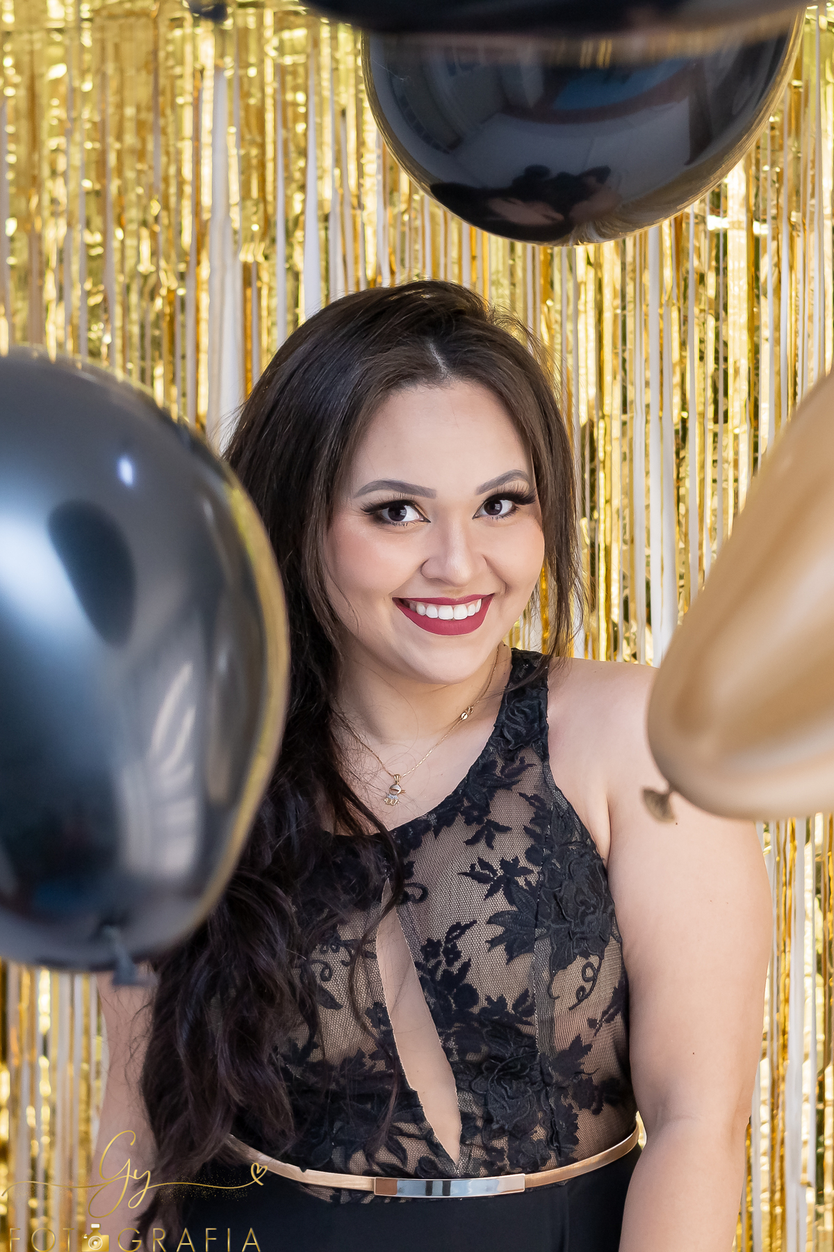 Ensaio da Amanda em comemoração aos seus 33 anos. Ensaio de aniversário em estúdio! Fotógrafo em Londrina especializado em ensaios femininos. Momento registrado pela fotógrafa Giscellayne - Gy Fotografia.