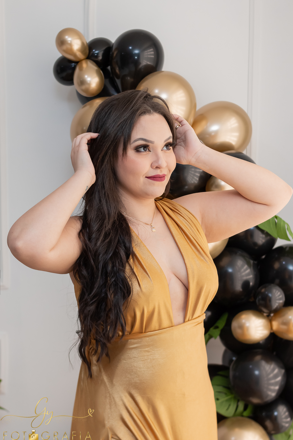 Ensaio da Amanda em comemoração aos seus 33 anos. Ensaio de aniversário em estúdio! Fotógrafo em Londrina especializado em ensaios femininos. Momento registrado pela fotógrafa Giscellayne - Gy Fotografia.