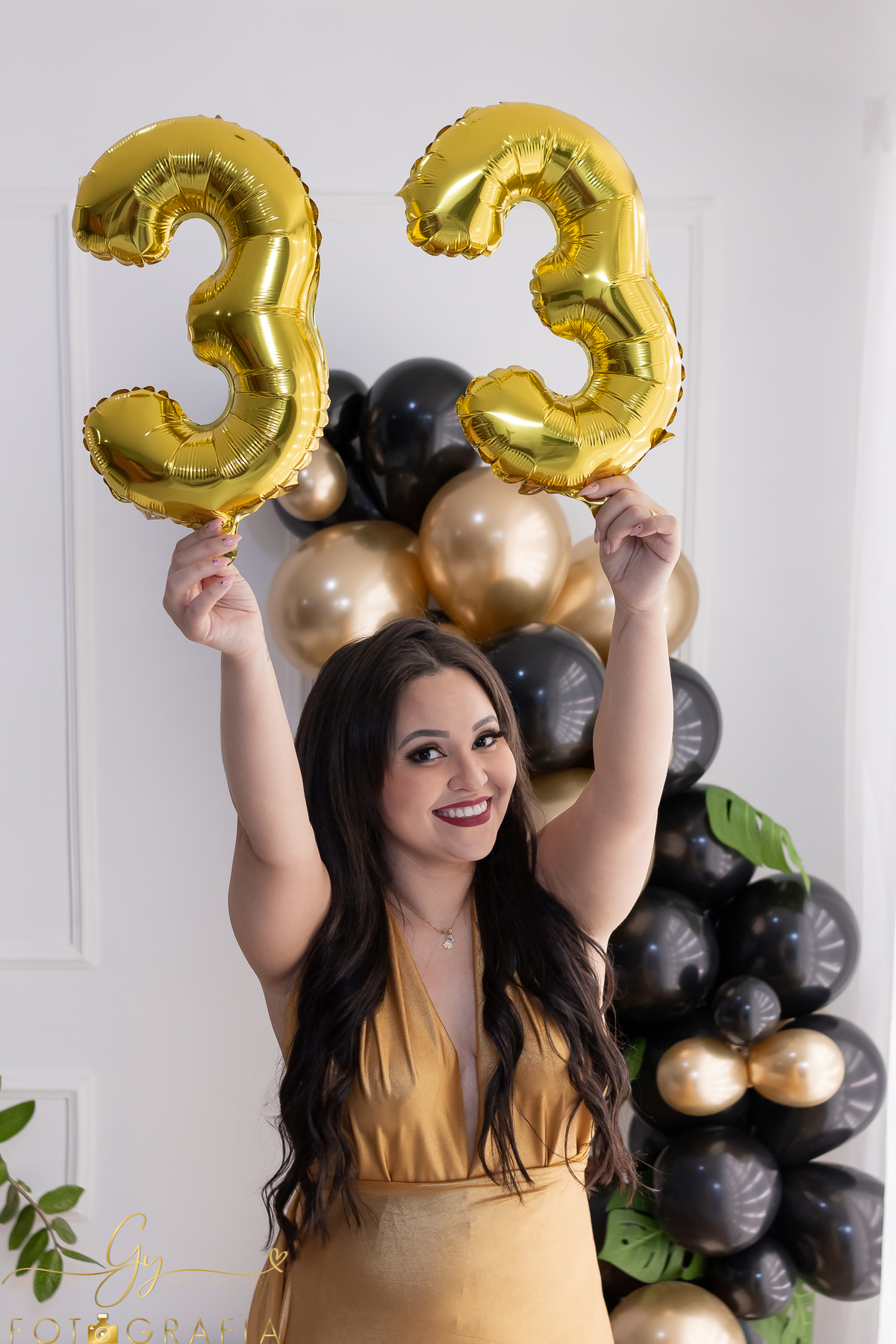 Ensaio da Amanda em comemoração aos seus 33 anos. Ensaio de aniversário em estúdio! Fotógrafo em Londrina especializado em ensaios femininos. Momento registrado pela fotógrafa Giscellayne - Gy Fotografia.