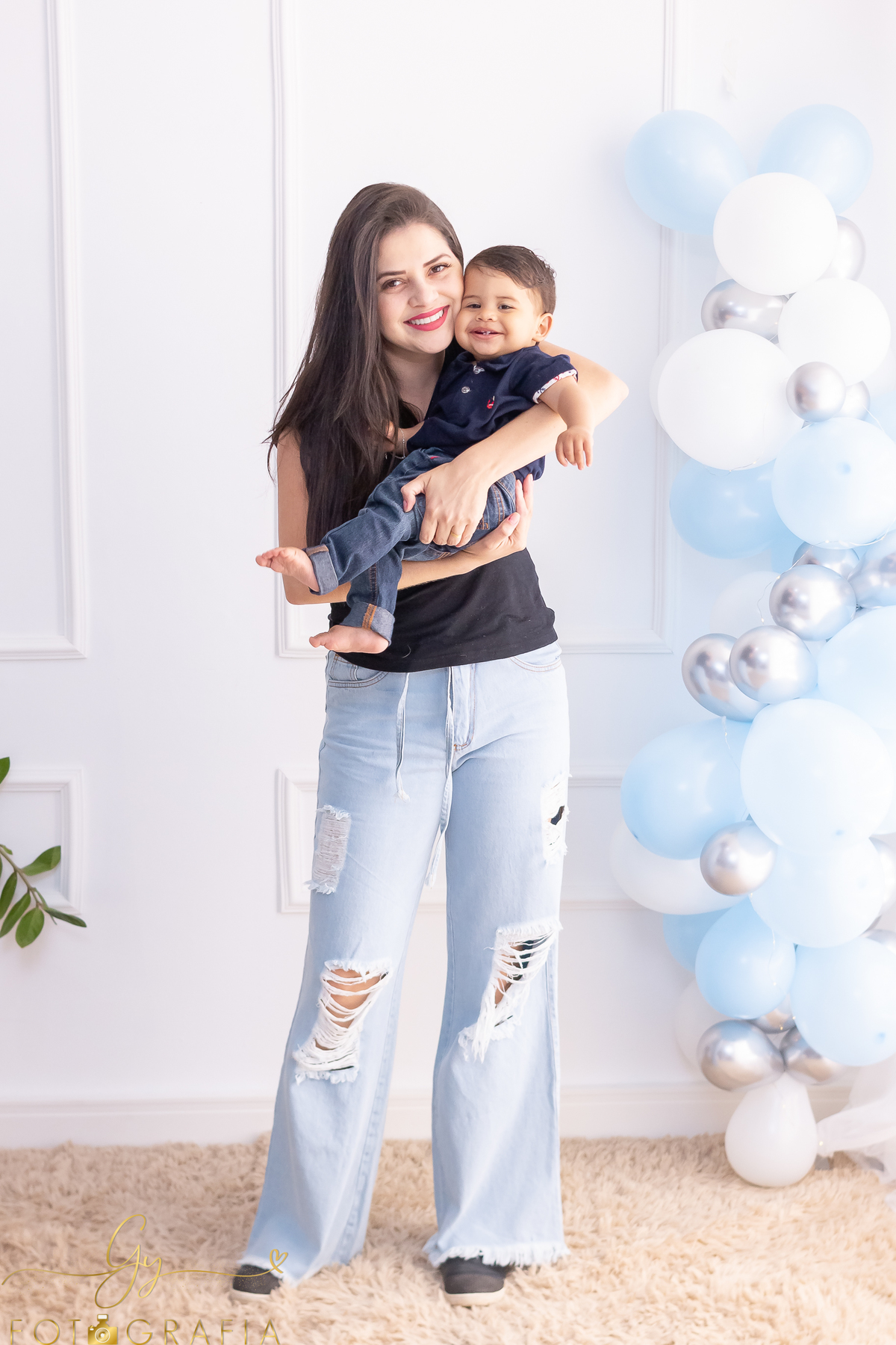Ensaio smash the cake do Matheus. Fotógrafo em Londrina especializado em ensaios de bebês e crianças. Momento registrado pela fotógrafa Giscellayne - Gy Fotografia