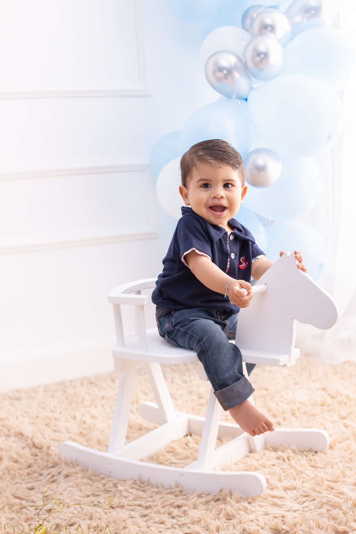Ensaio smash the cake do Matheus. Fotógrafo em Londrina especializado em ensaios de bebês e crianças. Momento registrado pela fotógrafa Giscellayne - Gy Fotografia