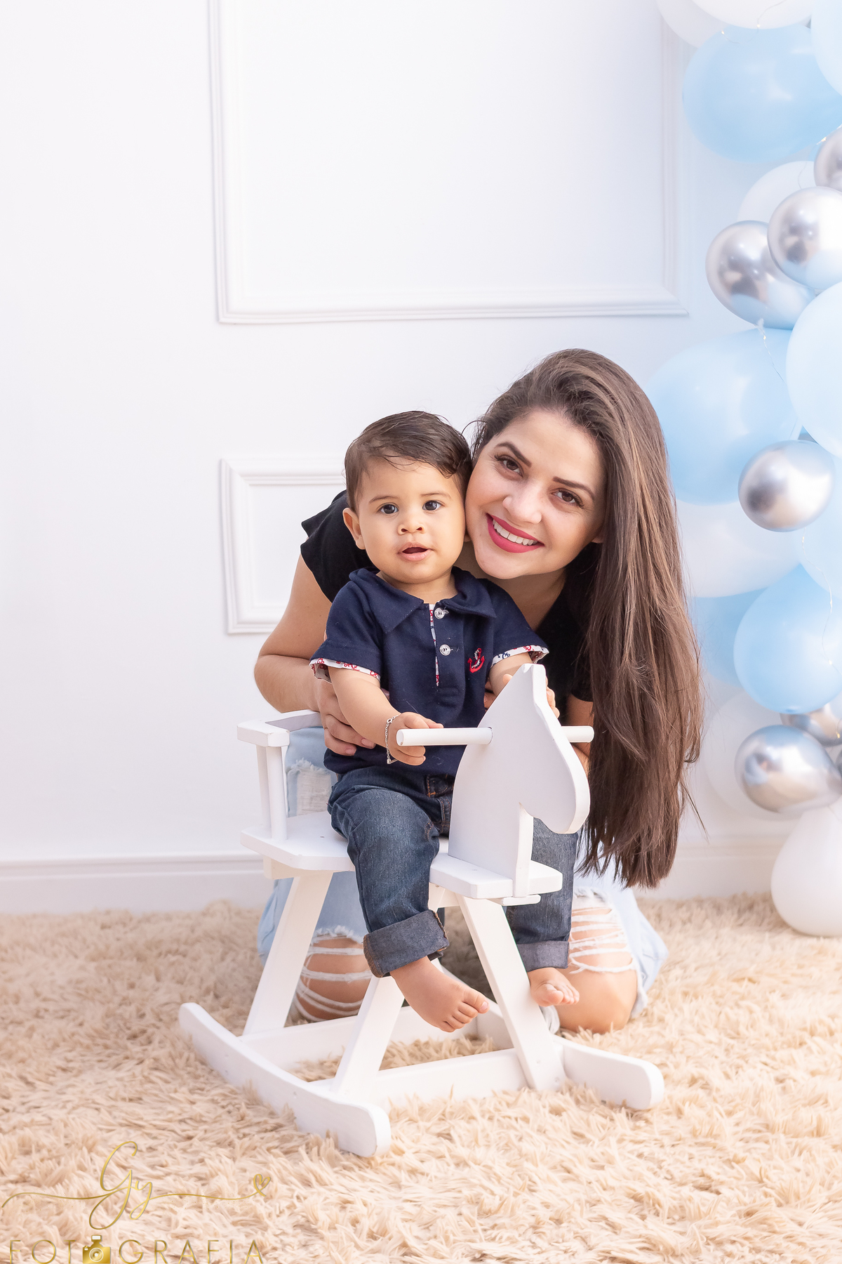 Ensaio smash the cake do Matheus. Fotógrafo em Londrina especializado em ensaios de bebês e crianças. Momento registrado pela fotógrafa Giscellayne - Gy Fotografia