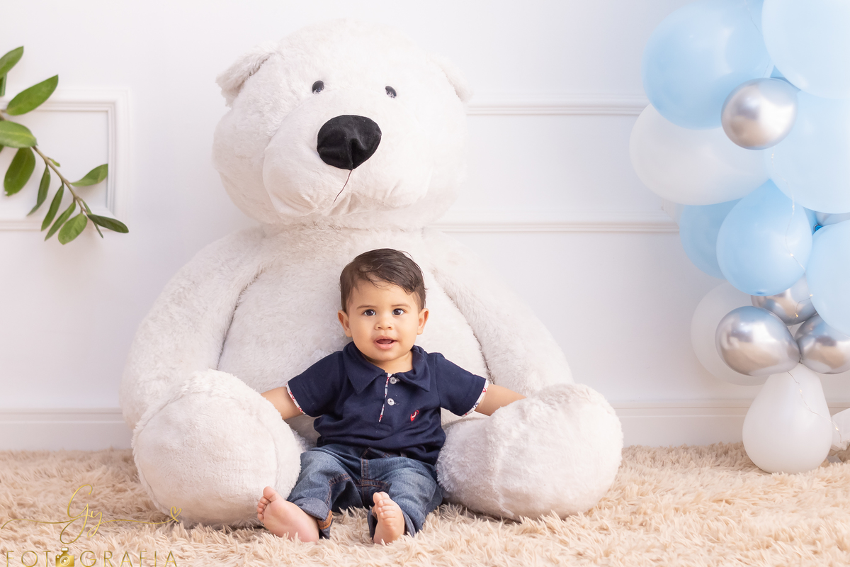 Ensaio smash the cake do Matheus. Fotógrafo em Londrina especializado em ensaios de bebês e crianças. Momento registrado pela fotógrafa Giscellayne - Gy Fotografia
