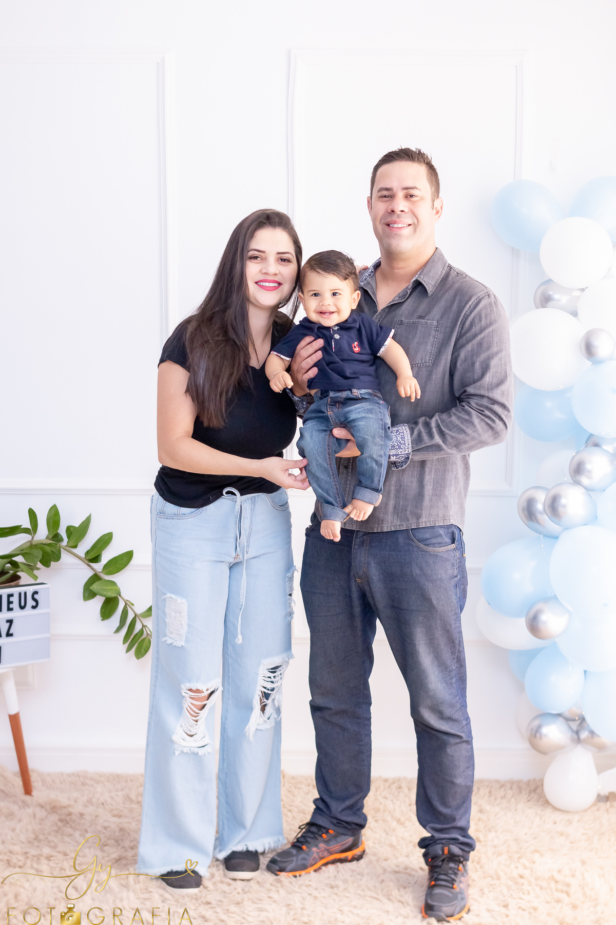 Ensaio smash the cake do Matheus. Fotógrafo em Londrina especializado em ensaios de bebês e crianças. Momento registrado pela fotógrafa Giscellayne - Gy Fotografia