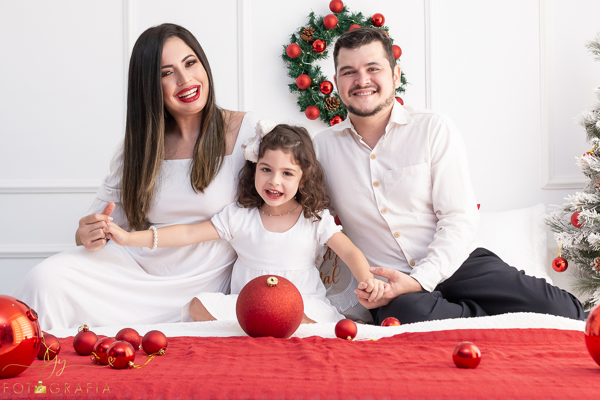 Ensaio de natal em estúdio. Fotógrafo em Londrina especializado em ensaios de bebês e crianças. Momento registrado pela fotógrafa Giscellayne - Gy fotografia