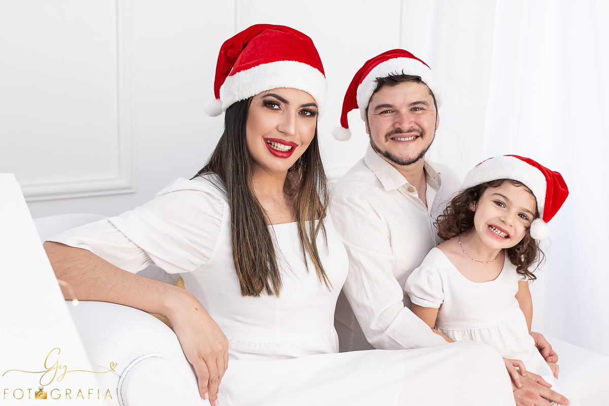 Ensaio de natal em estúdio. Fotógrafo em Londrina especializado em ensaios de bebês e crianças. Momento registrado pela fotógrafa Giscellayne - Gy fotografia