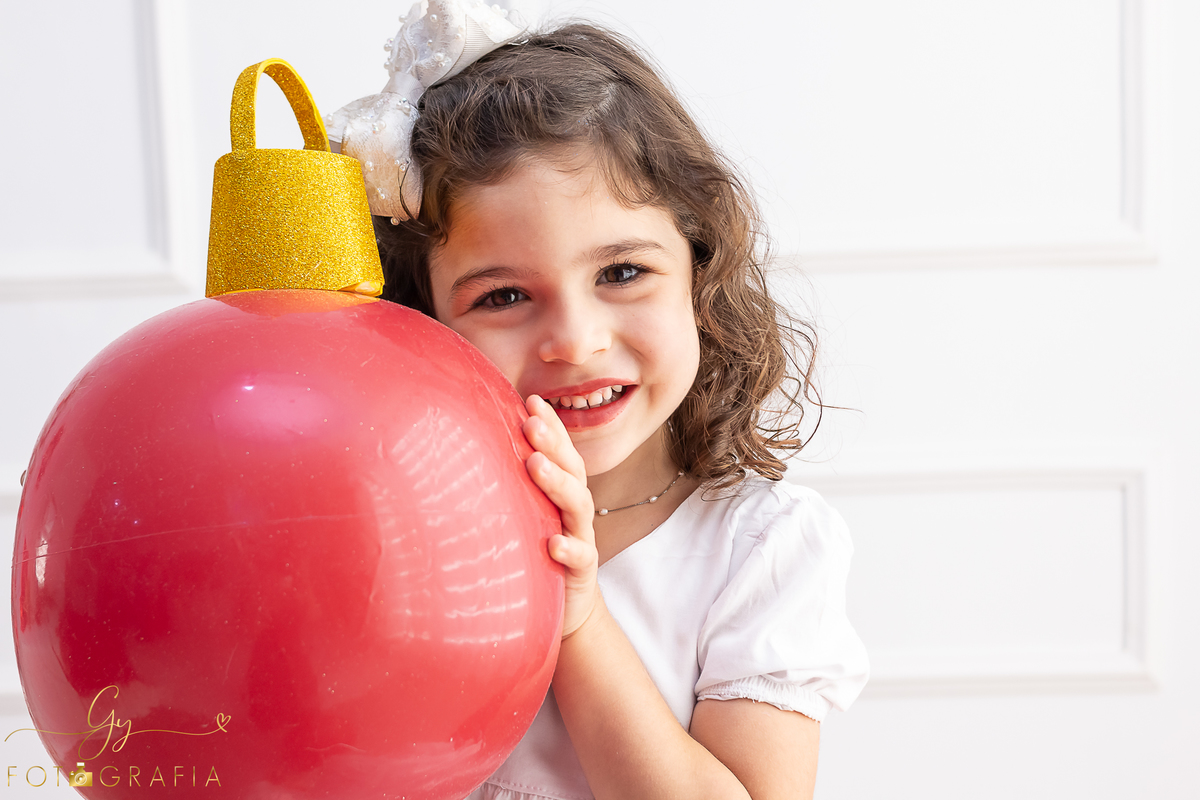 Ensaio de natal em estúdio. Fotógrafo em Londrina especializado em ensaios de bebês e crianças. Momento registrado pela fotógrafa Giscellayne - Gy fotografia