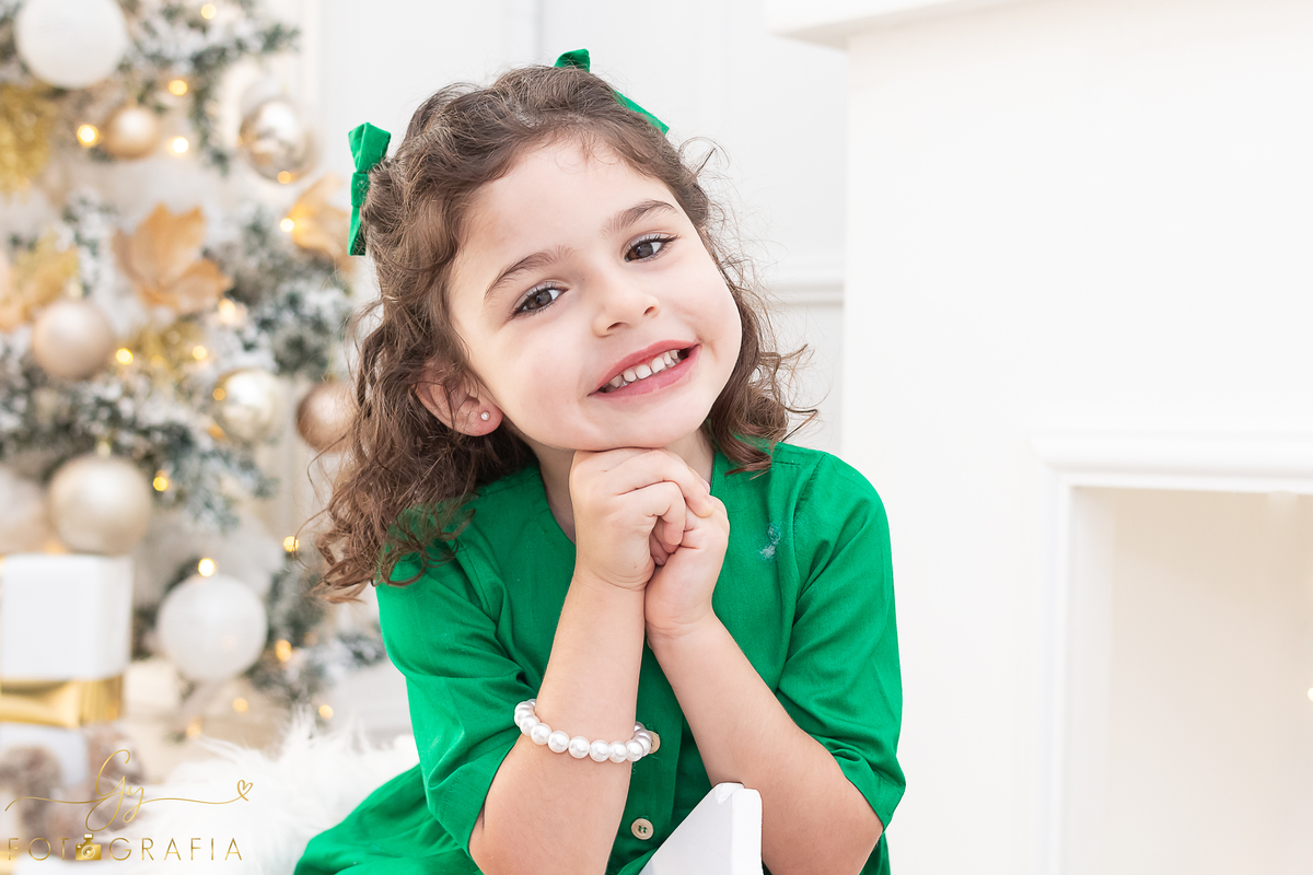 Ensaio de natal em estúdio. Fotógrafo em Londrina especializado em ensaios de bebês e crianças. Momento registrado pela fotógrafa Giscellayne - Gy fotografia