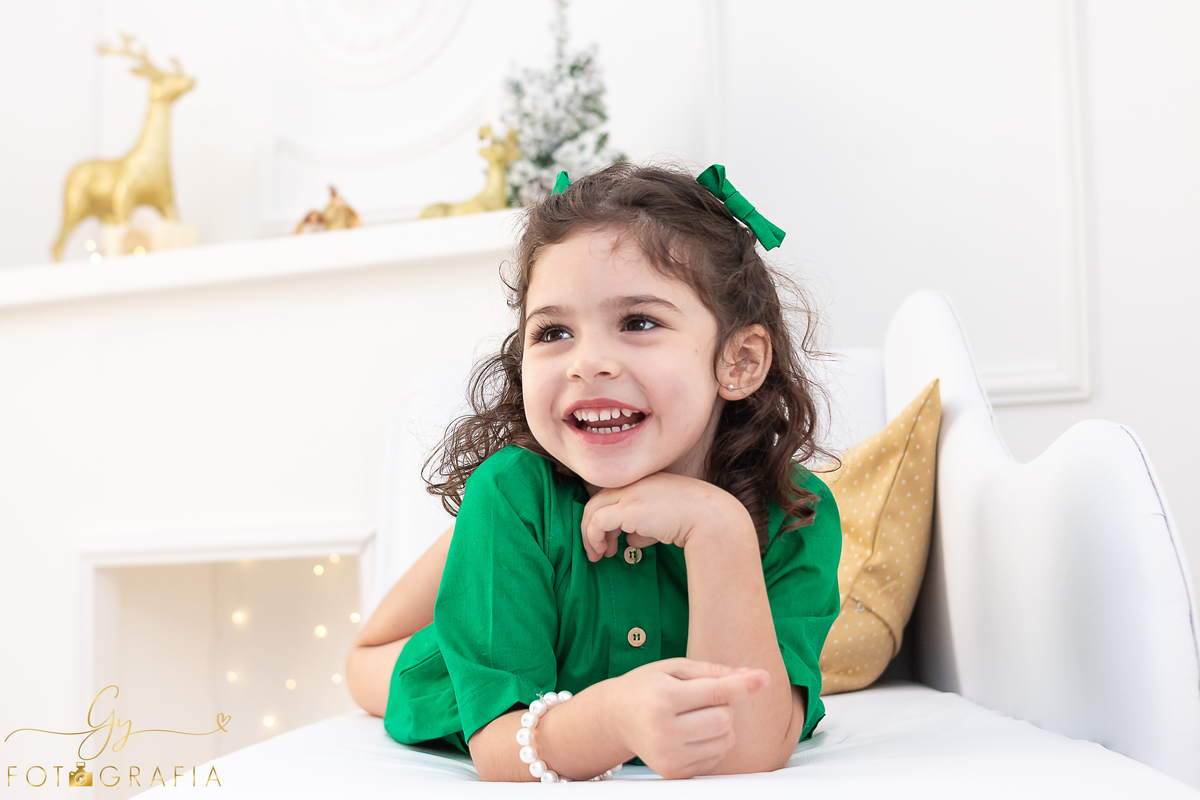Ensaio de natal em estúdio. Fotógrafo em Londrina especializado em ensaios de bebês e crianças. Momento registrado pela fotógrafa Giscellayne - Gy fotografia