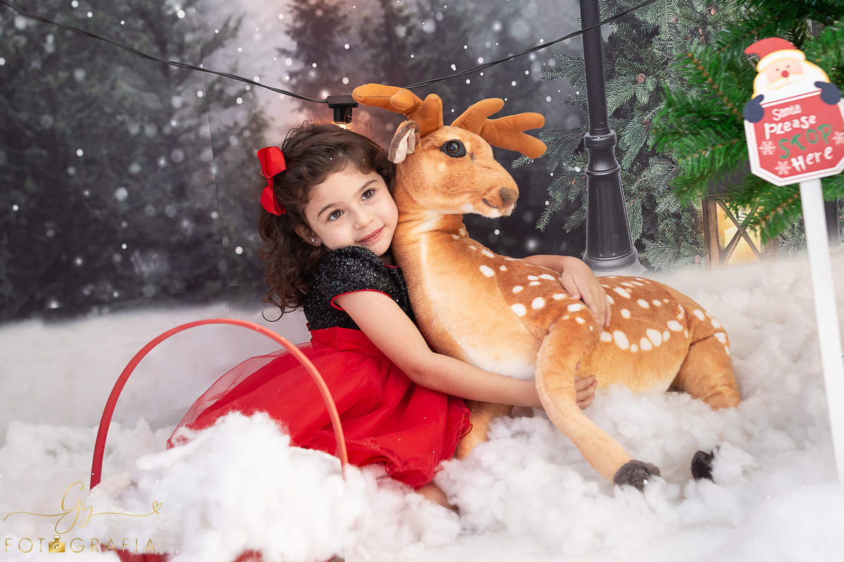 Ensaio de natal em estúdio. Fotógrafo em Londrina especializado em ensaios de bebês e crianças. Momento registrado pela fotógrafa Giscellayne - Gy fotografia
