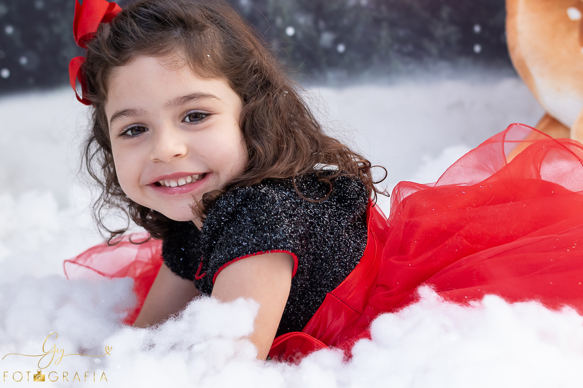 Ensaio de natal em estúdio. Fotógrafo em Londrina especializado em ensaios de bebês e crianças. Momento registrado pela fotógrafa Giscellayne - Gy fotografia