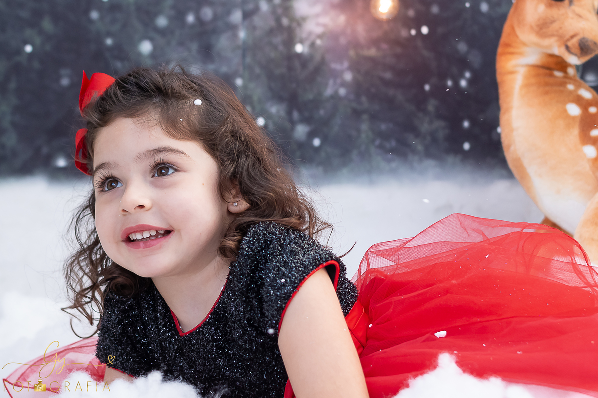 Ensaio de natal em estúdio. Fotógrafo em Londrina especializado em ensaios de bebês e crianças. Momento registrado pela fotógrafa Giscellayne - Gy fotografia