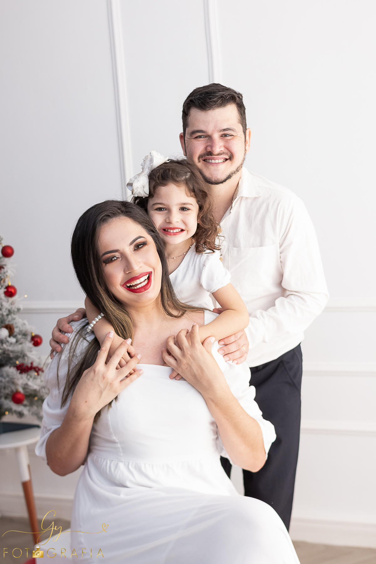 Ensaio de natal em estúdio. Fotógrafo em Londrina especializado em ensaios de bebês e crianças. Momento registrado pela fotógrafa Giscellayne - Gy fotografia