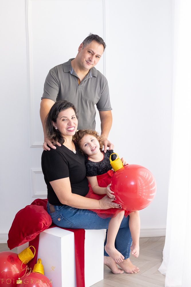 Sarah no seu ensaio de natal!
Sessão de natal com 4 cenários e roupas inclusas! Fotógrafo em Londrina especializado em ensaios de bebês e crianças!
Momento registrado pela fotógrafa Giscellayne | Gy fotografia.