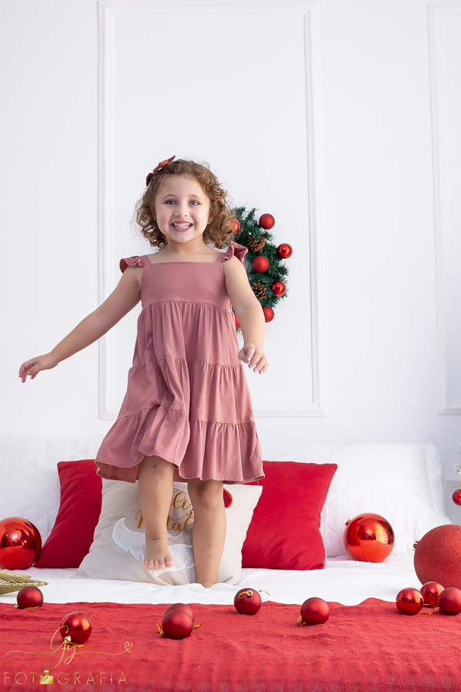 Sarah no seu ensaio de natal!
Sessão de natal com 4 cenários e roupas inclusas! Fotógrafo em Londrina especializado em ensaios de bebês e crianças!
Momento registrado pela fotógrafa Giscellayne | Gy fotografia.