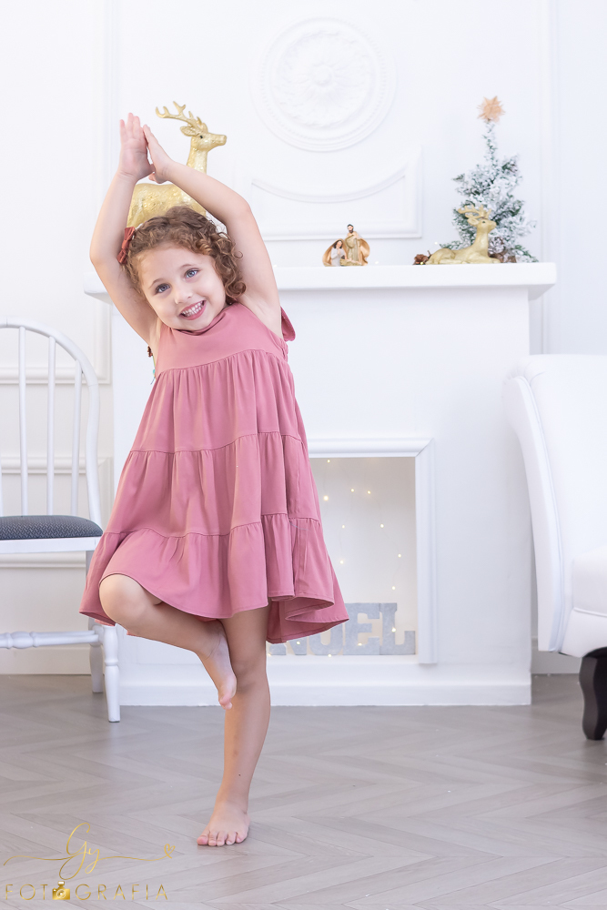 Sarah no seu ensaio de natal!
Sessão de natal com 4 cenários e roupas inclusas! Fotógrafo em Londrina especializado em ensaios de bebês e crianças!
Momento registrado pela fotógrafa Giscellayne | Gy fotografia.