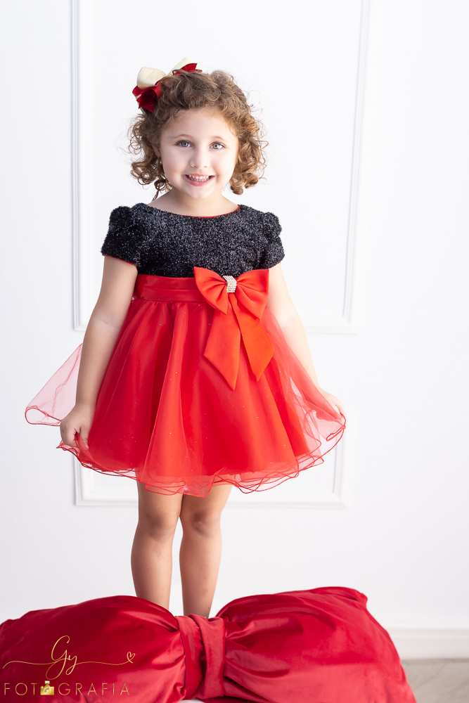 Sarah no seu ensaio de natal!
Sessão de natal com 4 cenários e roupas inclusas! Fotógrafo em Londrina especializado em ensaios de bebês e crianças!
Momento registrado pela fotógrafa Giscellayne | Gy fotografia.