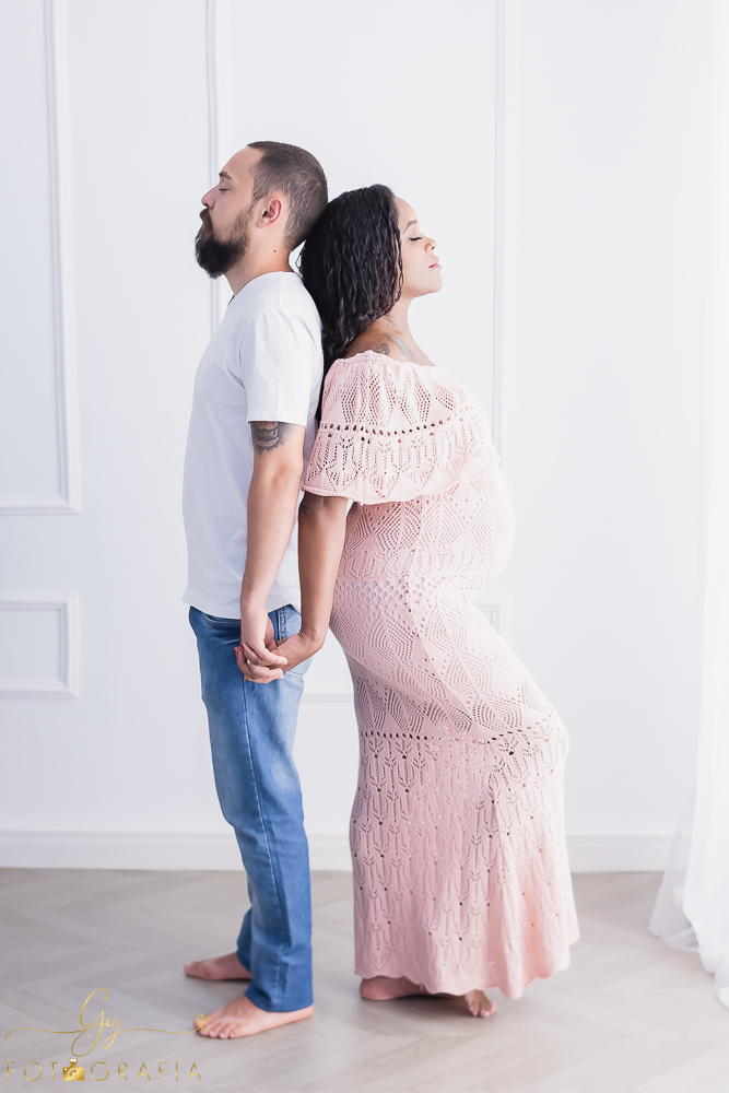 Ensaio de gestante em estúdio da Daniele. Fotografo em Londrina especializado em ensaios de gestantes, bebês e crianças. Momento registrado pela fotógrafa Giscellayne - Gy fotografia