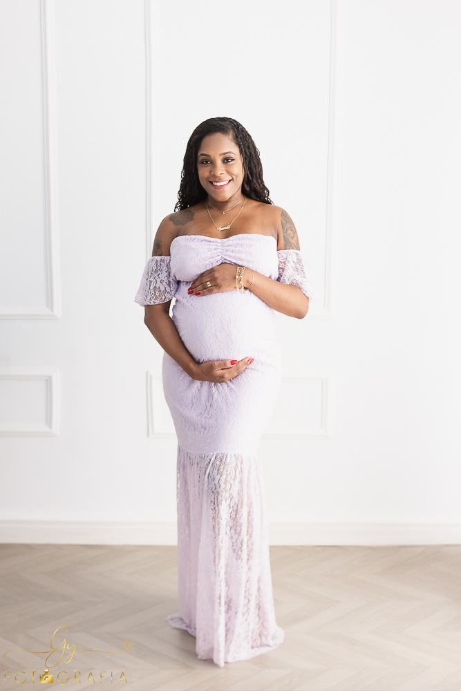 Ensaio de gestante em estúdio da Daniele. Fotografo em Londrina especializado em ensaios de gestantes, bebês e crianças. Momento registrado pela fotógrafa Giscellayne - Gy fotografia