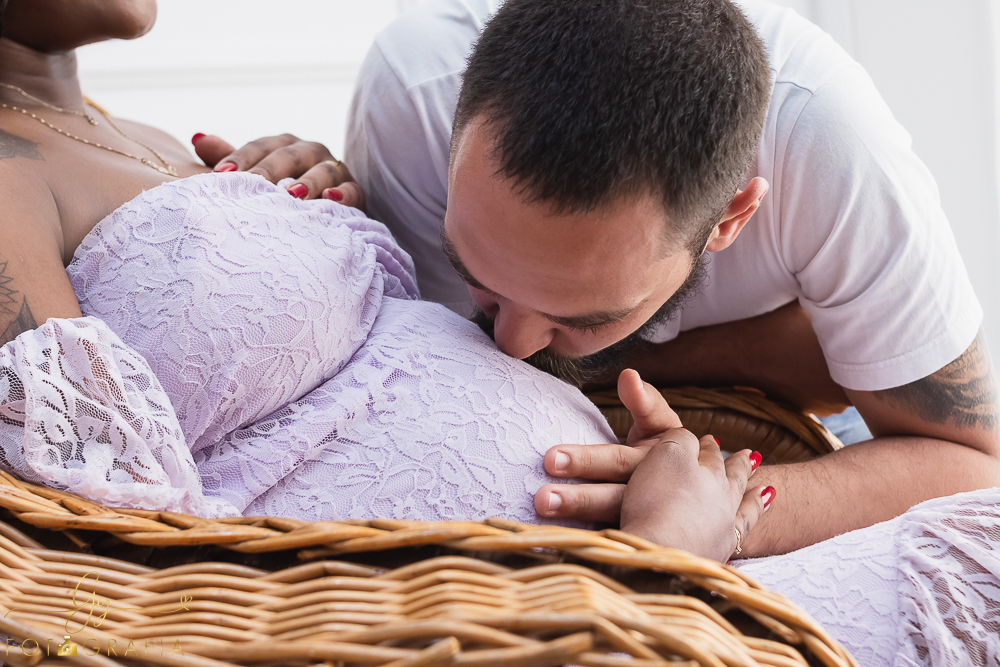 Ensaio de gestante em estúdio da Daniele. Fotografo em Londrina especializado em ensaios de gestantes, bebês e crianças. Momento registrado pela fotógrafa Giscellayne - Gy fotografia