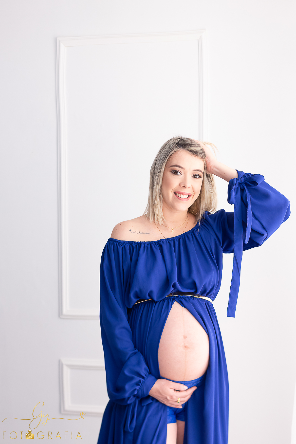 Diene em seu ensaio de gestante no estúdio. cenário quarto e de natal! Fotografo em Londrina especializado em ensaios de gestantes, bebês e crianças. Momento registrado pela fotógrafa Giscellayne - Gy fotografia