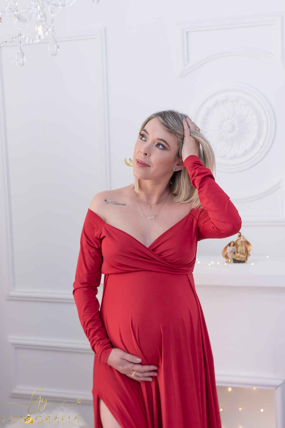 Diene em seu ensaio de gestante no estúdio. cenário quarto e de natal! Fotografo em Londrina especializado em ensaios de gestantes, bebês e crianças. Momento registrado pela fotógrafa Giscellayne - Gy fotografia