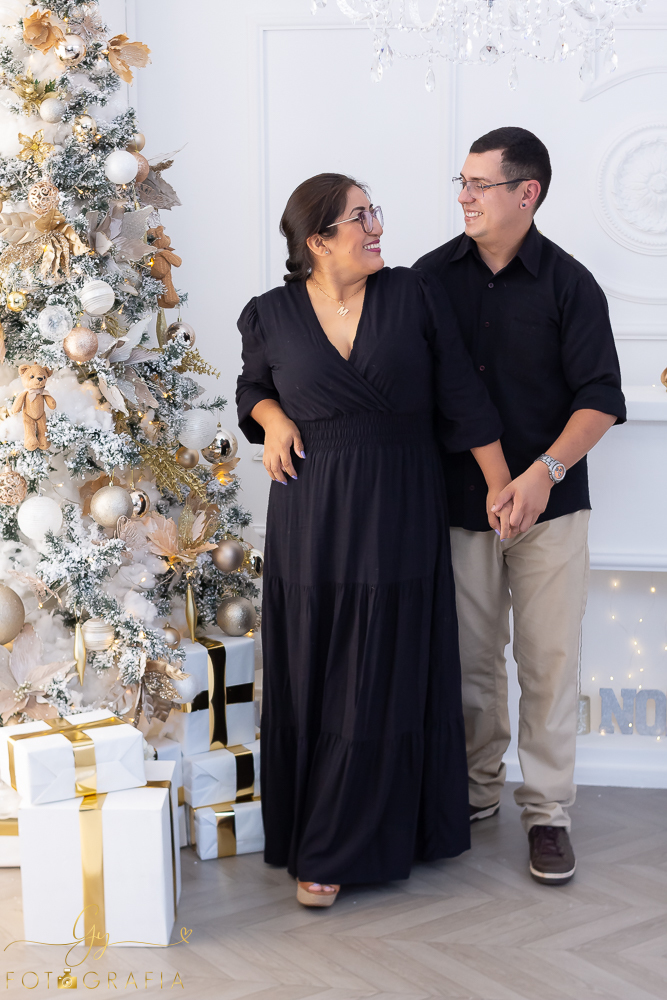 Ensaio de natal com pets! Cachorro!
Sessão de natal com 4 cenários e roupas inclusas! Fotógrafo em Londrina especializado em ensaios de bebês e crianças!
Momento registrado pela fotógrafa Giscellayne | Gy fotografia.