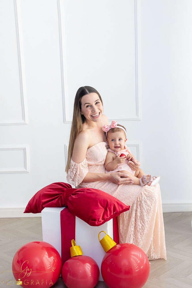 Mini ensaio de natal em Londrina!
Sessão com bebê de 1 ano! 4 cenários, fotos em estúdio.
Fotógrafo em Londrina especializado em ensaios de bebês e crianças. Momento registrado pela fotógrafa Giscellayne | Gy fotografia.

