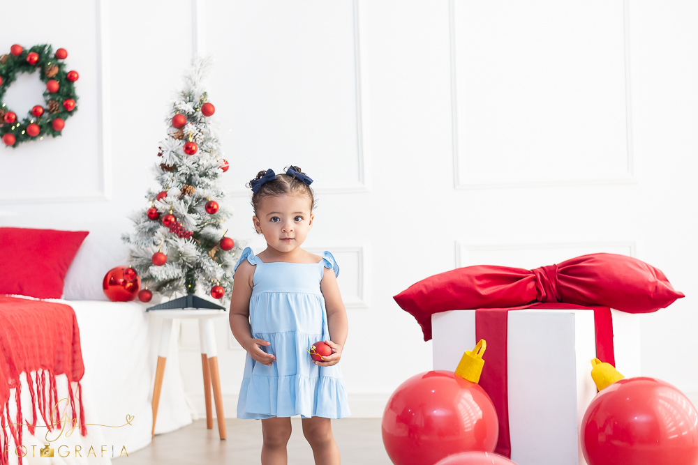 Mini ensaio de natal em Londrina!
Sessão com bebê de 1 ano! 4 cenários, fotos em estúdio.
Fotógrafo em Londrina especializado em ensaios de bebês e crianças. Momento registrado pela fotógrafa Giscellayne | Gy fotografia.

